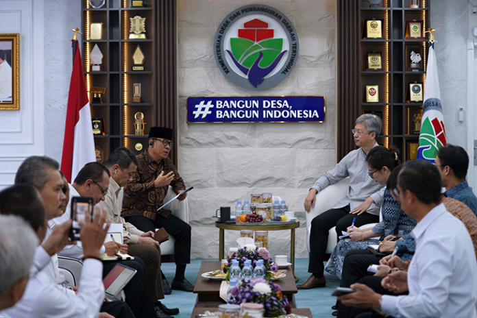 ComfyUI-upscaled_00013_ Menteri Desa dan Pembangunan Daerah Tertinggal, Yandri Susanto, tiongkok